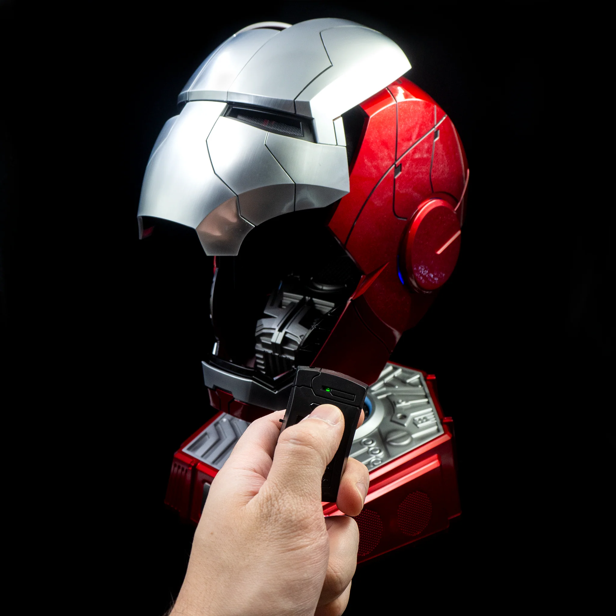 Marvel Iron Man Mark 5 Wearable Helmet 1: 1 Collectible Bluetooth Speaker By Killer Body - Image 3