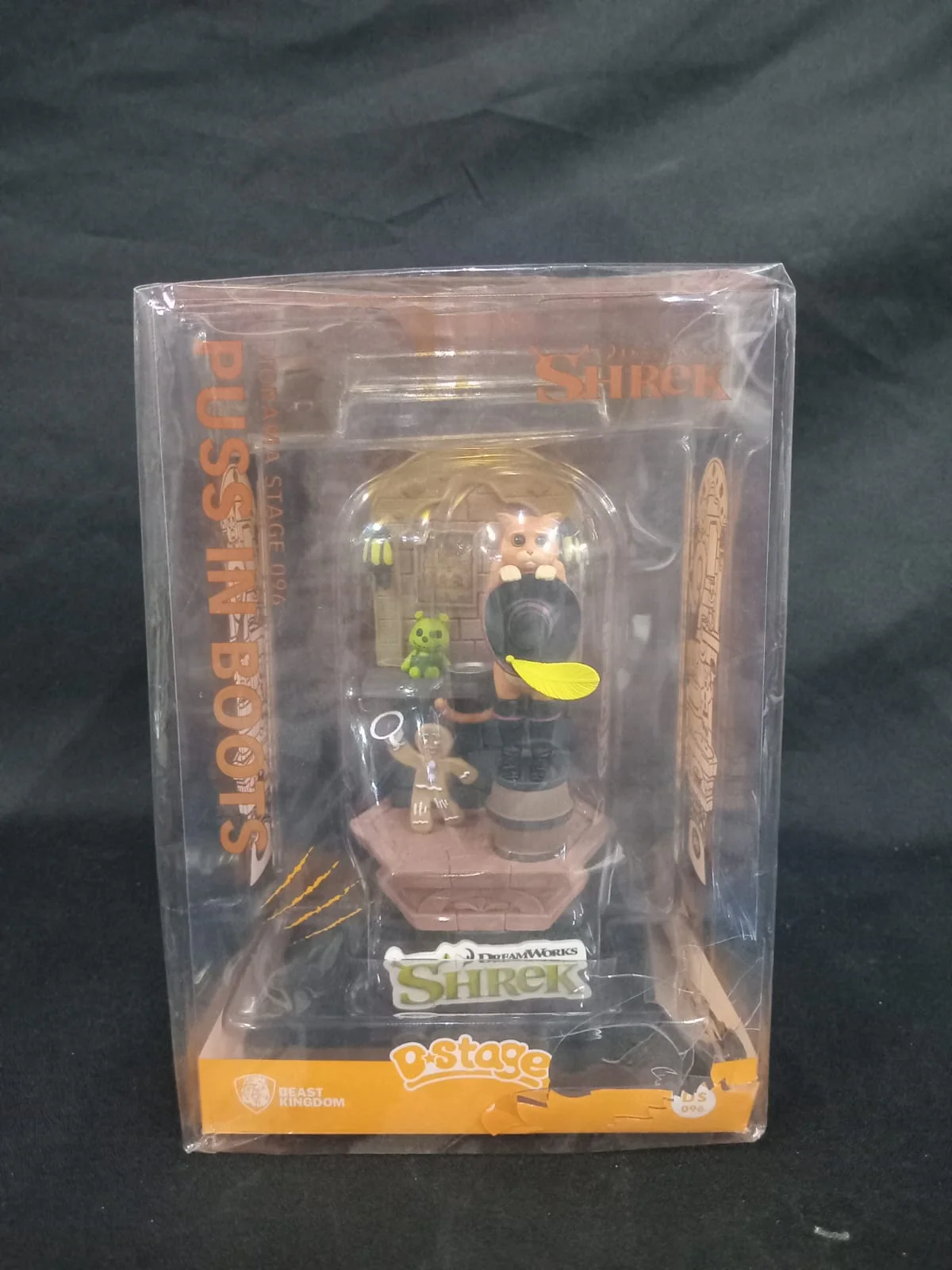 Disney Puss In Boots Diorama Stage by Beast Kingdom (Diorama Stage-096) [Damaged Box] - Image 2