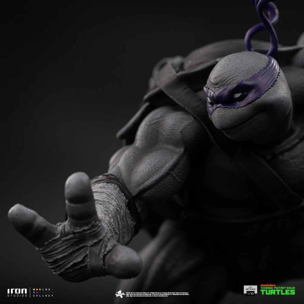 Donatello (Black And White Variant) - Teenage Mutant Ninja Turtles 1/10 Scale Statuette By Iron Studios - Image 3
