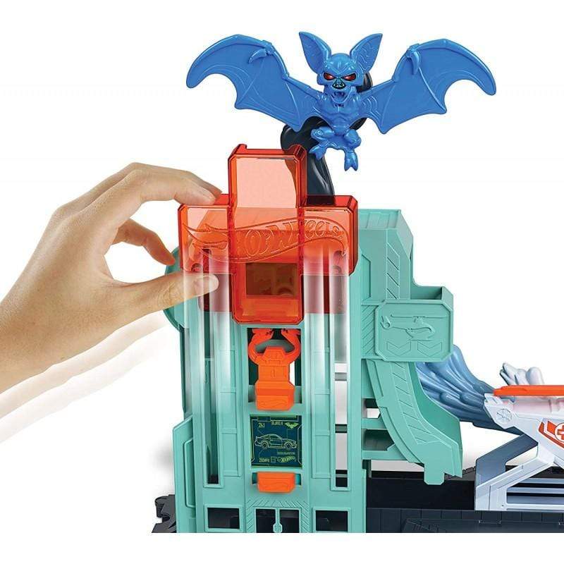 Hot Wheels Bat Blitz Hospital Attack Play Set - Image 4