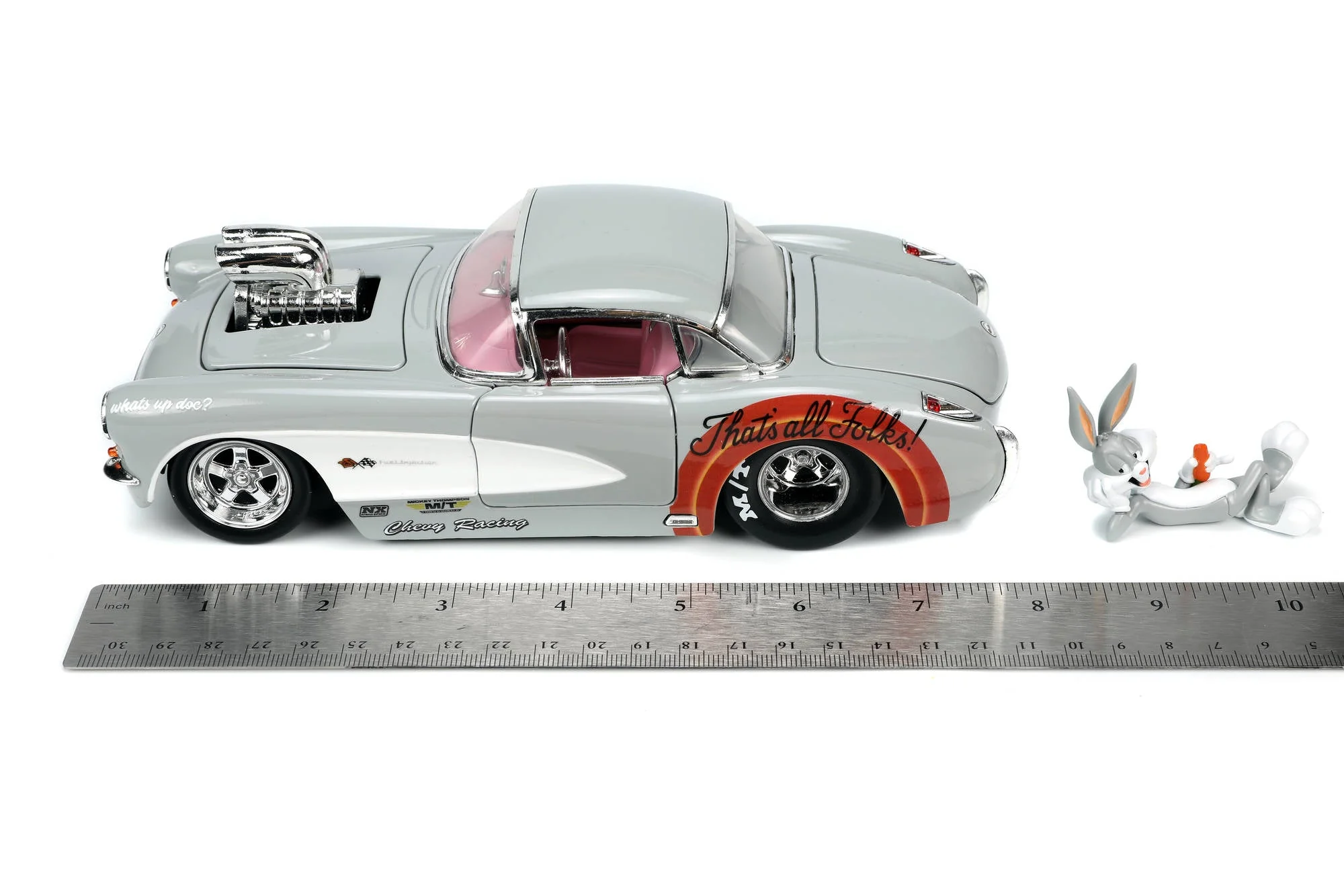 Looney Tunes Bugs Bunny with 1967 Chevrolet Corvette 1/24 Scale Die-Cast Car Model - Image 3