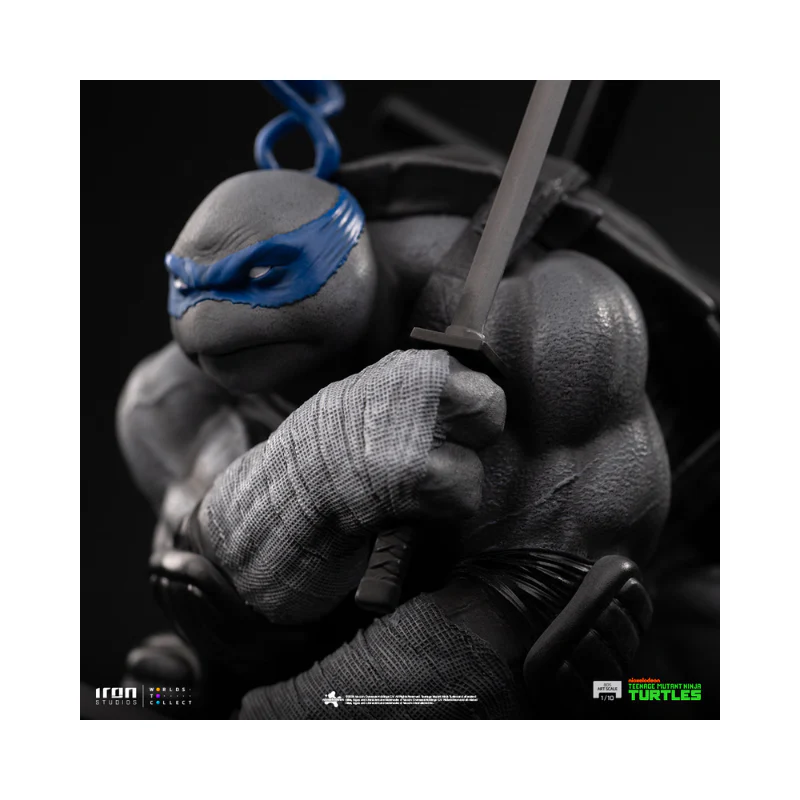 Leonardo (Black And White Variant) - Teenage Mutant Ninja Turtles  Statuette 1/10 Scale Statuette By  Iron Studios - Image 9