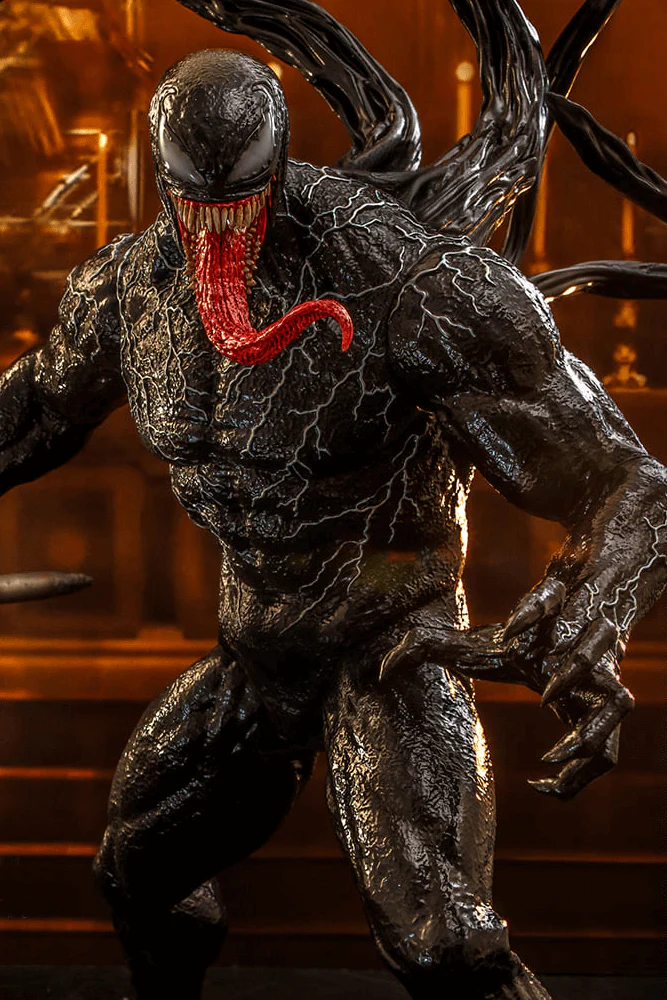 Marvel VENOM: LET THERE BE CARNAGE - VENOM SIXTH SCALE FIGURE BY HOT TOYS - Image 2