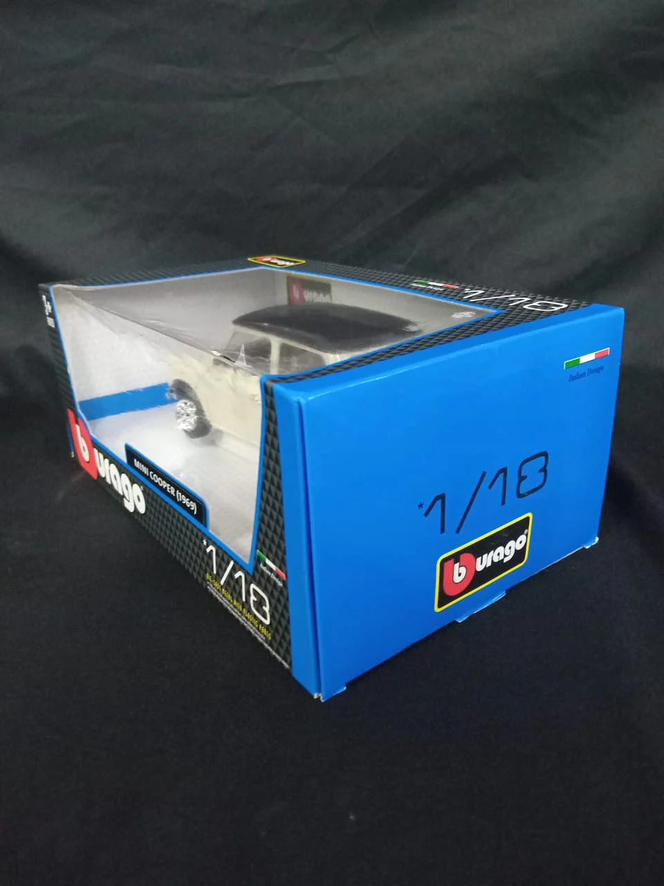 Mini Cooper  1969 1/18 Scale Model Car by Bburago [Damaged Box] - Image 2
