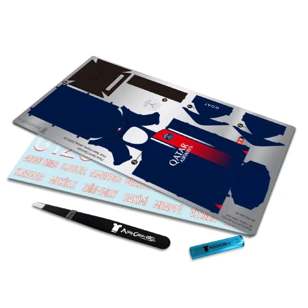 Paris Saint-Germain - First Team Home Jersey 2023-24 - Model - Image 2